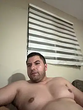 raulgzz4 online show from 05/19/26, 04:52