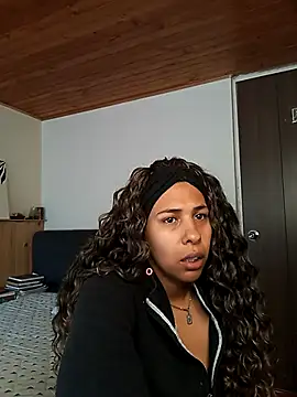 IVONNE COLLINS33 online show from 11/06/25, 02:40