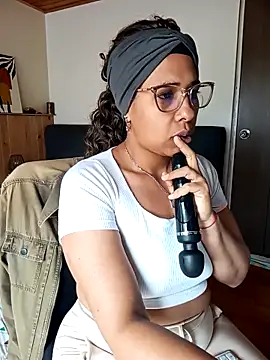 IVONNE COLLINS33 online show from 11/26/25, 04:30