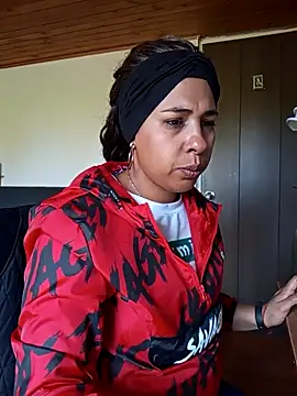 IVONNE COLLINS33 online show from 12/03/25, 02:59