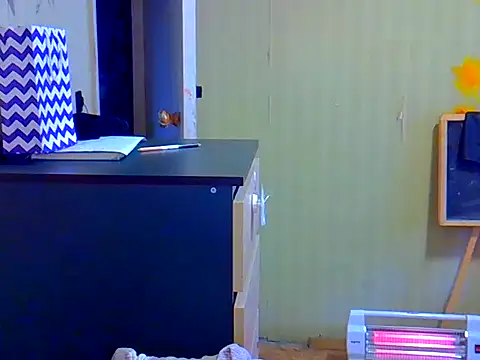 Snapshot of daniella_brun chatting on 10/24/25, 07:49 daniella brun online show from 10/24/25, 07:49