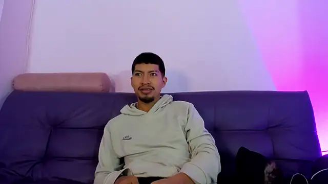 Snapshot of AxelAndJeremy chatting on 09/09/25, 03:28 AxelAndJeremy online show from 09/09/25, 03:28