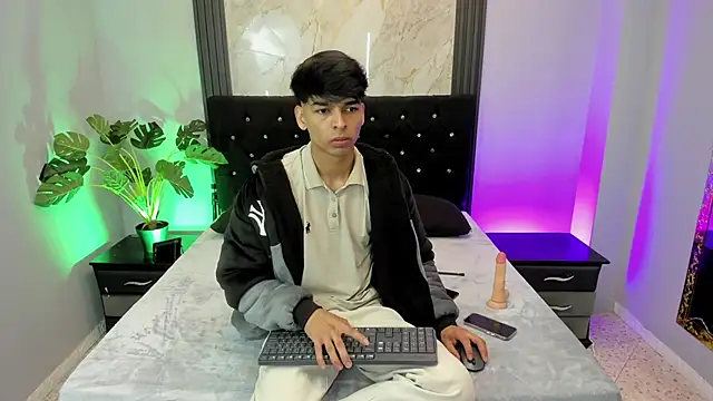 OnlyJos online show from 10/12/25, 01:54