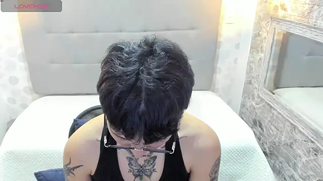 Snapshot of emahills__axelrose chatting on 09/16/25, 01:17 emahills  axelrose online show from 09/16/25, 01:17