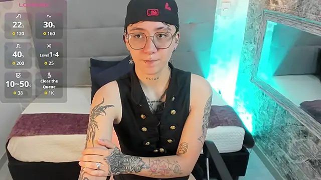 Snapshot of emahills__axelrose chatting on 10/20/25, 02:28 emahills  axelrose online show from 10/20/25, 02:28