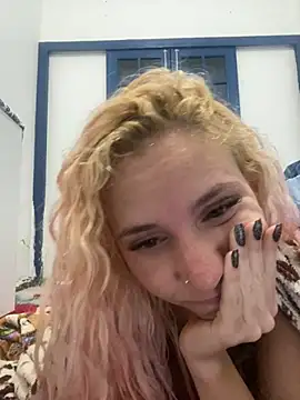 Snapshot of Bruna551 chatting on 10/03/25, 03:58 Bruna551 online show from 10/03/25, 03:58