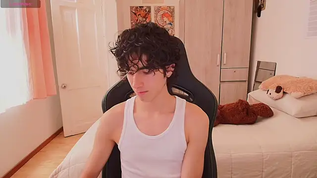 Snapshot of Nude_Boy18 chatting on 04/18/26, 07:40 Nude Boy18 online show from 04/18/26, 07:40