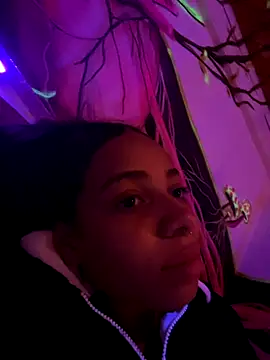 yumi hanna online show from 09/21/25, 12:23