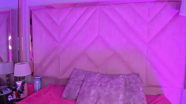 SofiJones  online show from 11/10/25, 09:36