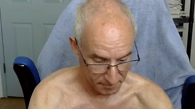 Snapshot of funone1999 chatting on 09/10/25, 09:15 funone1999 online show from 09/10/25, 09:15