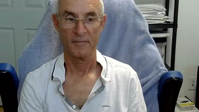 Snapshot of funone1999 chatting on 09/12/25, 12:22 funone1999 online show from 09/12/25, 12:22