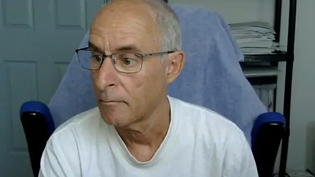 Snapshot of funone1999 chatting on 09/13/25, 03:45 funone1999 online show from 09/13/25, 03:45