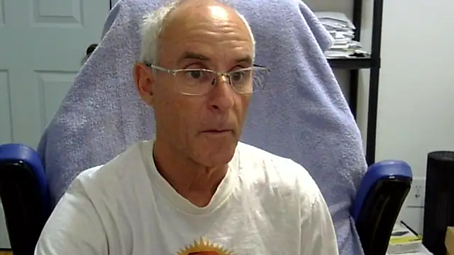 Snapshot of funone1999 chatting on 09/26/25, 12:47 funone1999 online show from 09/26/25, 12:47