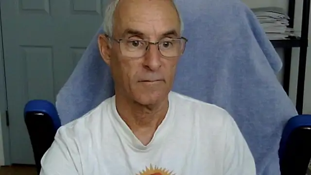 Snapshot of funone1999 chatting on 10/03/25, 03:31 funone1999 online show from 10/03/25, 03:31