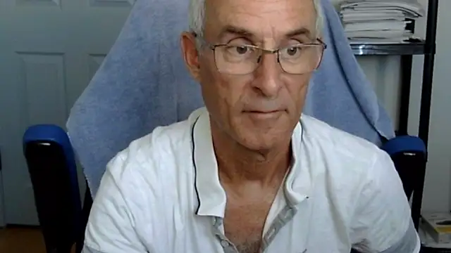 Snapshot of funone1999 chatting on 10/09/25, 09:57 funone1999 online show from 10/09/25, 09:57