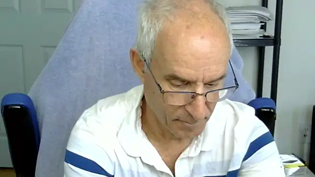 Snapshot of funone1999 chatting on 10/12/25, 04:17 funone1999 online show from 10/12/25, 04:17