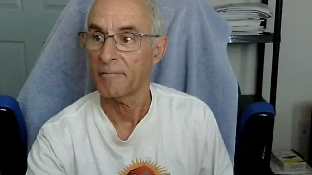 Snapshot of funone1999 chatting on 10/14/25, 08:31 funone1999 online show from 10/14/25, 08:31