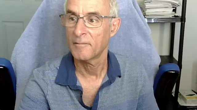 Snapshot of funone1999 chatting on 10/17/25, 10:01 funone1999 online show from 10/17/25, 10:01