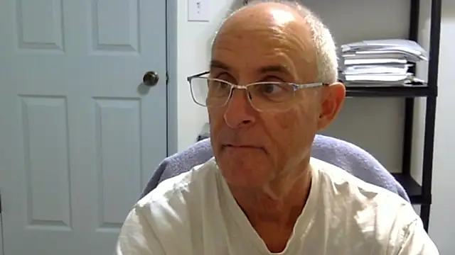 Snapshot of funone1999 chatting on 10/19/25, 04:46 funone1999 online show from 10/19/25, 04:46