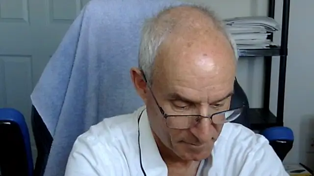 Snapshot of funone1999 chatting on 10/31/25, 08:54 funone1999 online show from 10/31/25, 08:54