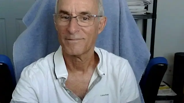 Snapshot of funone1999 chatting on 11/10/25, 09:14 funone1999 online show from 11/10/25, 09:14