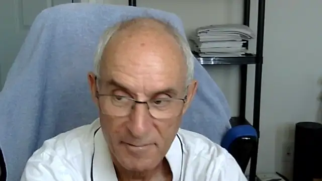 Snapshot of funone1999 chatting on 11/11/25, 08:42 funone1999 online show from 11/11/25, 08:42