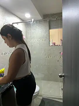 Snapshot of lunita_sweet5 chatting on 02/01/26, 03:43 lunita sweet5 online show from 02/01/26, 03:43