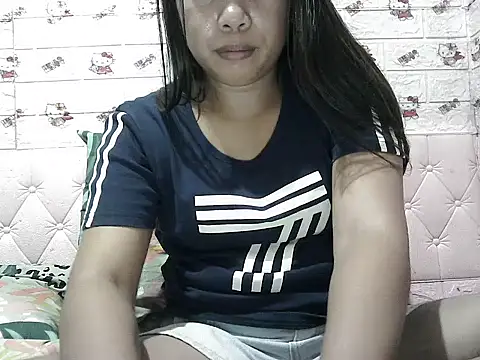 Snapshot of Pilipinalyn23 chatting on 05/10/26, 03:33 Pilipinalyn23 online show from 05/10/26, 03:33