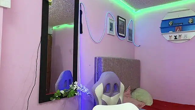 Snapshot of MiSofialeal chatting on 09/24/25, 08:01 MiSofialeal online show from 09/24/25, 08:01