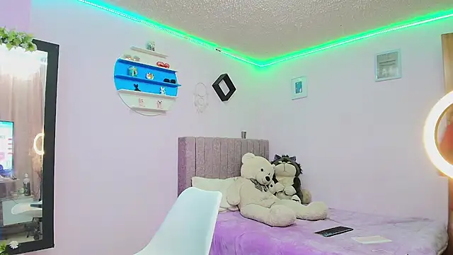 Snapshot of MiSofialeal chatting on 11/24/25, 05:56 MiSofialeal online show from 11/24/25, 05:56