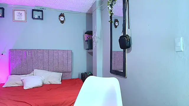 MiSofialeal online show from 06/23/26, 06:50