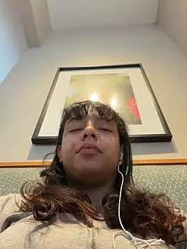 Snapshot of allybluee777 chatting on 02/13/26, 01:40 allybluee777 online show from 02/13/26, 01:40