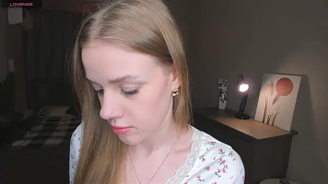 OdellaFrake online show from 11/19/25, 07:14