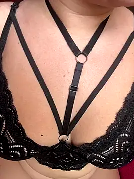 Snapshot of Malika_khalid chatting on 09/29/25, 06:13 Malika khalid online show from 09/29/25, 06:13