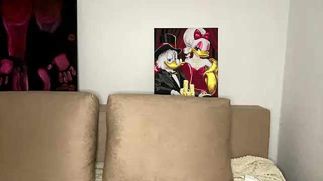 Petal Couple online show from 12/01/25, 09:47