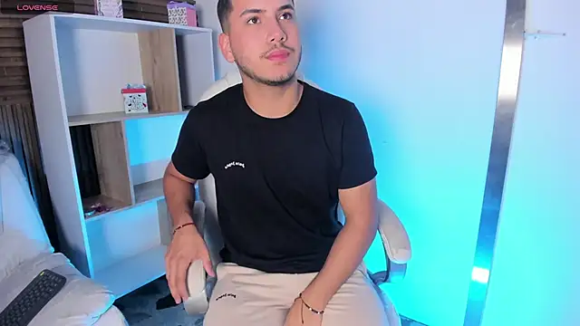 Axel grey  online show from 09/10/25, 12:38