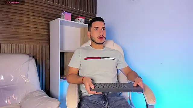 Axel grey  online show from 10/01/25, 12:22