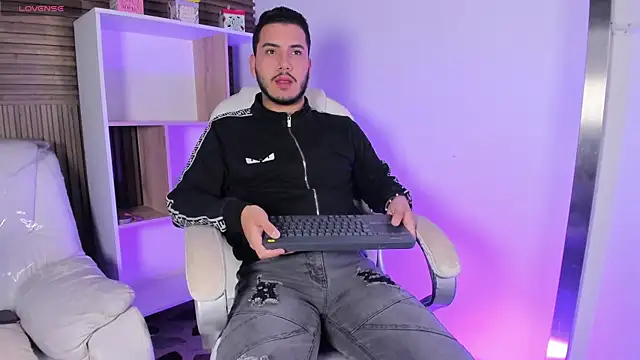 Axel grey  online show from 10/10/25, 12:15