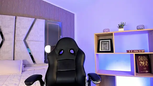 Snapshot of Axel_grey_ chatting on 06/16/26, 12:52 Axel grey online show from 06/16/26, 12:52