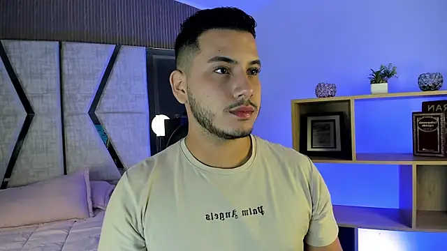 Snapshot of Axel_grey_ chatting on 06/19/26, 12:42 Axel grey online show from 06/19/26, 12:42