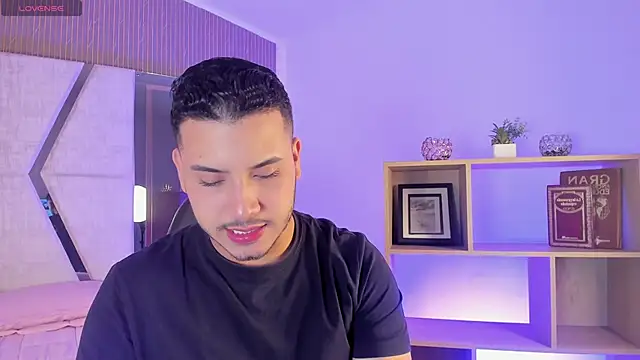 Snapshot of Axel_grey_ chatting on 06/20/26, 12:30 Axel grey online show from 06/20/26, 12:30