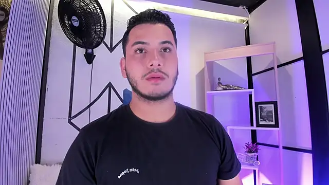 Snapshot of Axel_grey_ chatting on 07/03/26, 05:03 Axel grey online show from 07/03/26, 05:03