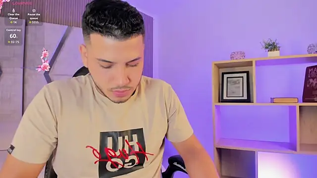 Snapshot of Axel_grey_ chatting on 07/05/26, 05:20 Axel grey online show from 07/05/26, 05:20