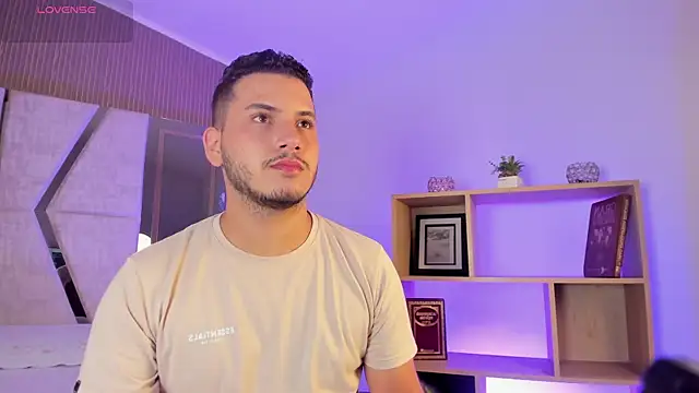 Snapshot of Axel_grey_ chatting on 07/16/26, 12:44 Axel grey online show from 07/16/26, 12:44