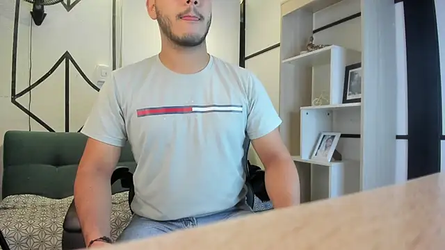 Snapshot of Axel_grey_ chatting on 07/18/26, 11:14 Axel grey online show from 07/18/26, 11:14