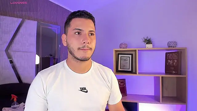 Snapshot of Axel_grey_ chatting on 08/01/26, 12:48 Axel grey online show from 08/01/26, 12:48