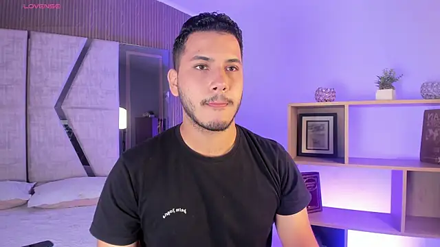 Snapshot of Axel_grey_ chatting on 08/04/26, 12:41 Axel grey online show from 08/04/26, 12:41