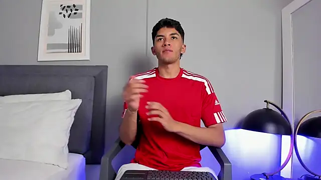 Snapshot of Tylerffoxx chatting on 01/31/26, 08:18 Tylerffoxx online show from 01/31/26, 08:18