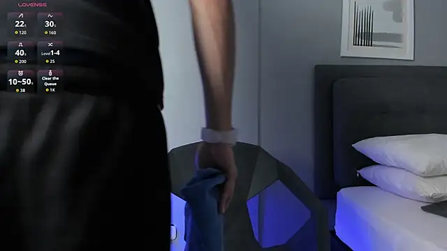 Snapshot of Tylerffoxx chatting on 02/25/26, 10:19 Tylerffoxx online show from 02/25/26, 10:19