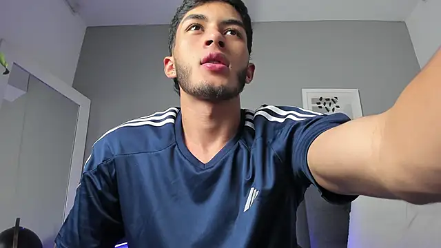 Snapshot of Tylerffoxx chatting on 03/11/26, 09:32 Tylerffoxx online show from 03/11/26, 09:32